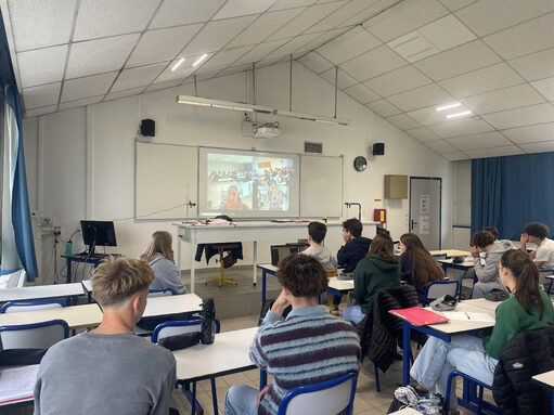 Visioconférence avec un chercheur et une étudiante en thèse de l'IBS.